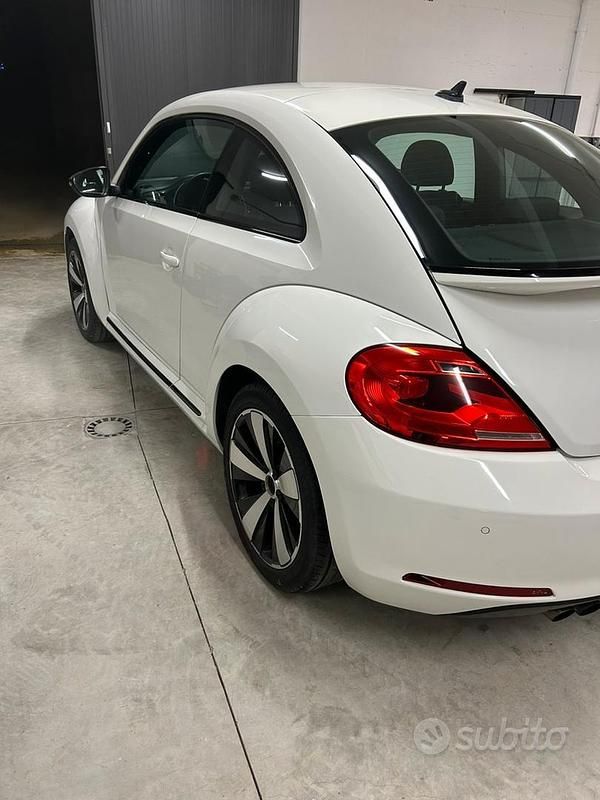 Usata VW Beetle 140 CV (102 kW) 2014 Bianco Utilitaria