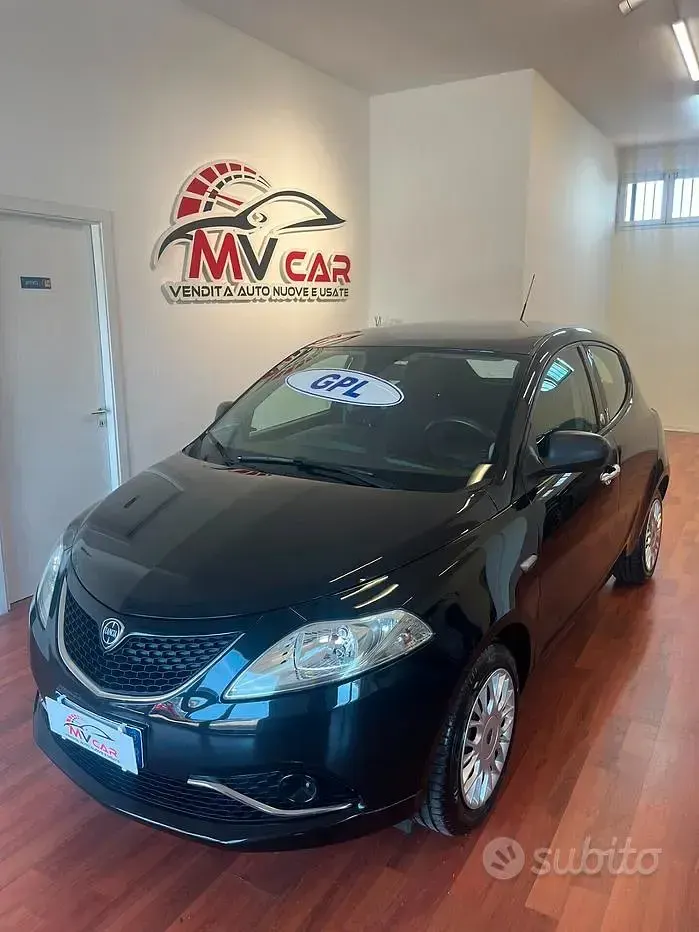 Usata Lancia Ypsilon Gold 69 CV (50 kW) 2017 Nero Utilitaria