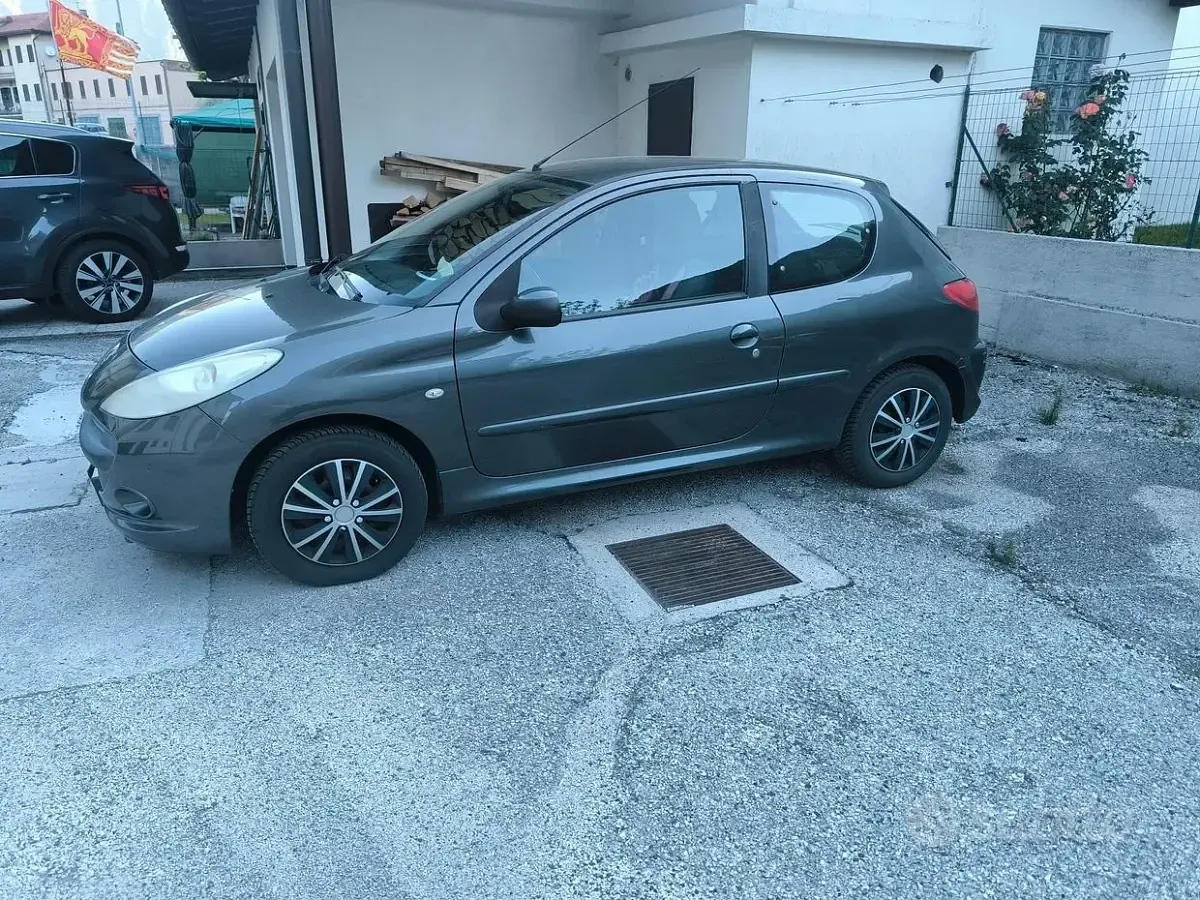 Usata Peugeot 206+ 68 CV (50 kW) 2011 Grigio Utilitaria