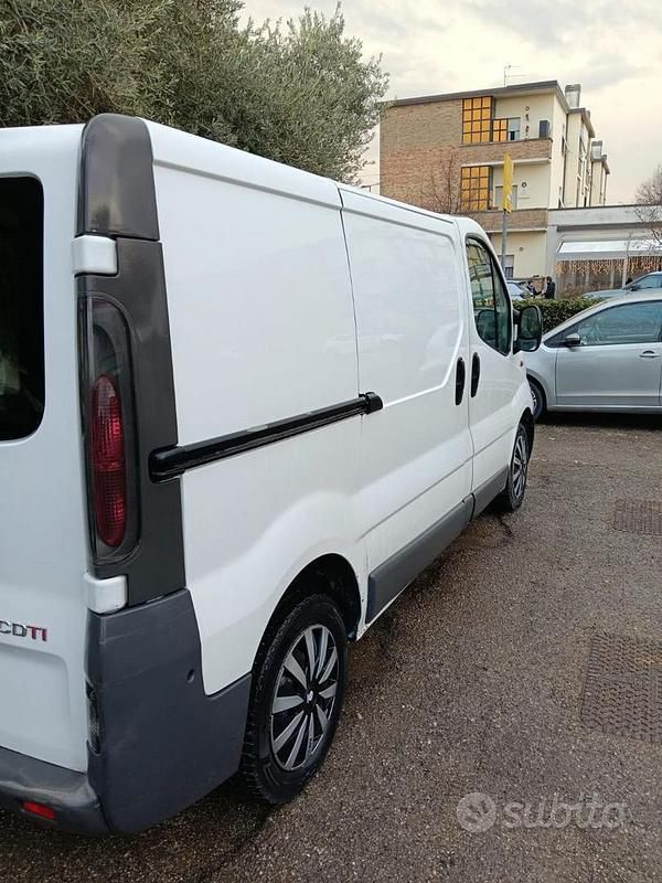 Usata Opel Vivaro 2004 Monovolume