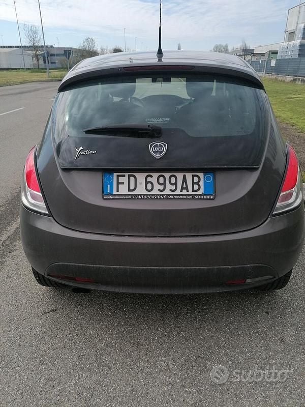 Usata Lancia Ypsilon 69 CV (50 kW) 2013 Marrone Utilitaria
