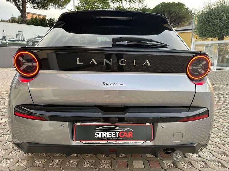 Usata Lancia Ypsilon 110 CV (80 kW) 2025 Grigio Utilitaria