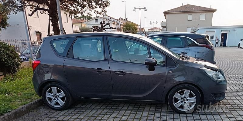Usata Opel Meriva 100 CV (73 kW) 2017 Marrone Monovolume