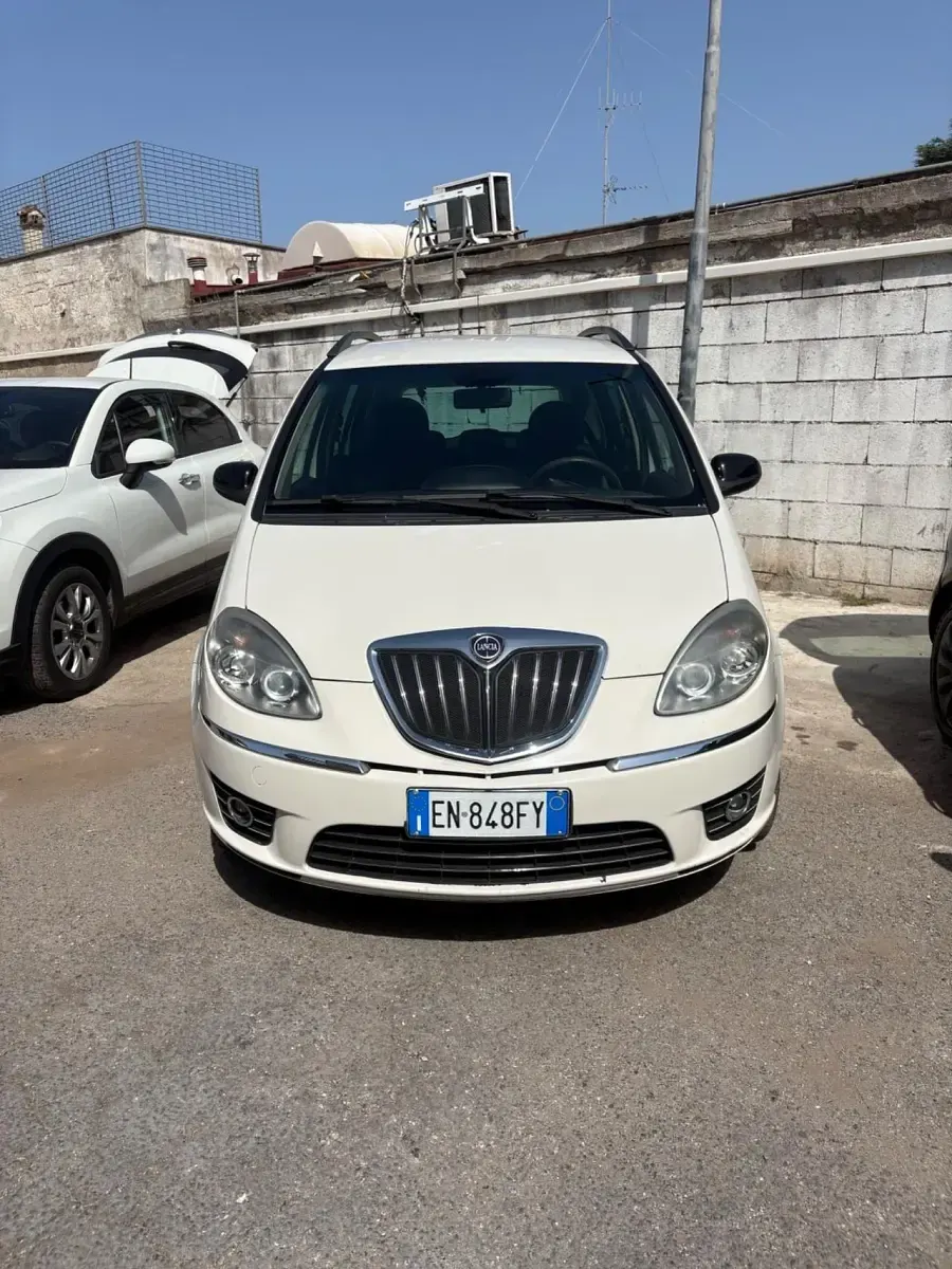 Usata Lancia Musa 95 CV (69 kW) 2012 Bianco Monovolume