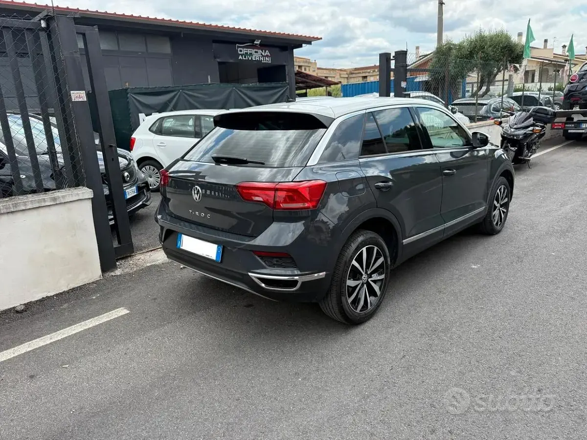Usata VW T-Roc 116 CV (85 kW) 2019 Grigio SUV