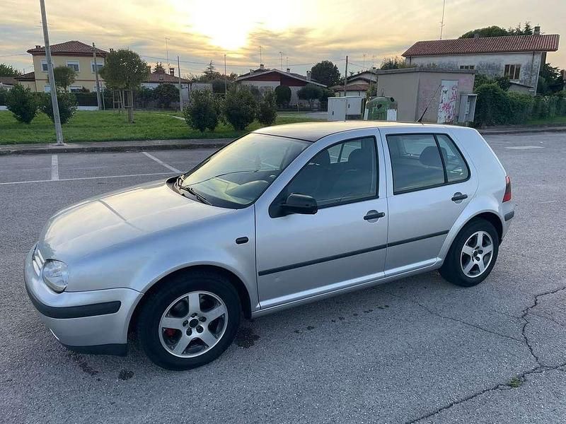Usata VW Golf IV 90 CV (66 kW) 2001 Argento Berlina
