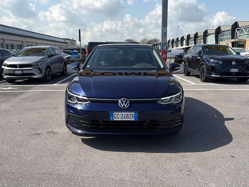 Usata VW Golf VIII Life 150 CV (110 kW) 2020 Blu/azzurro Utilitaria