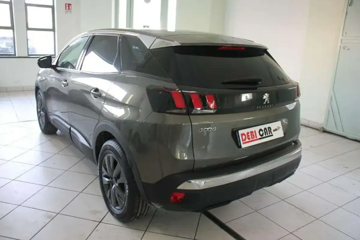 Usata Peugeot 3008 131 CV (96 kW) 2020 Grigio scuro SUV