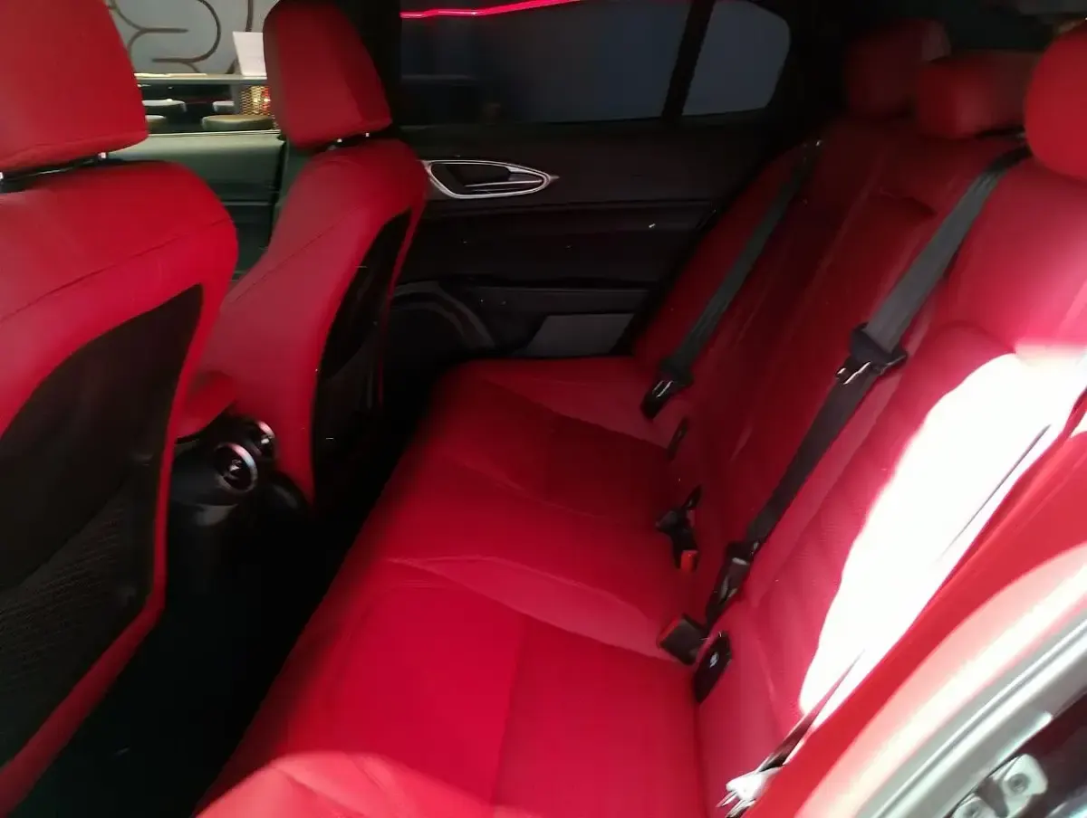 Nuova Alfa Romeo Giulia Veloce 280 CV (205 kW) 2025 Nero Berlina