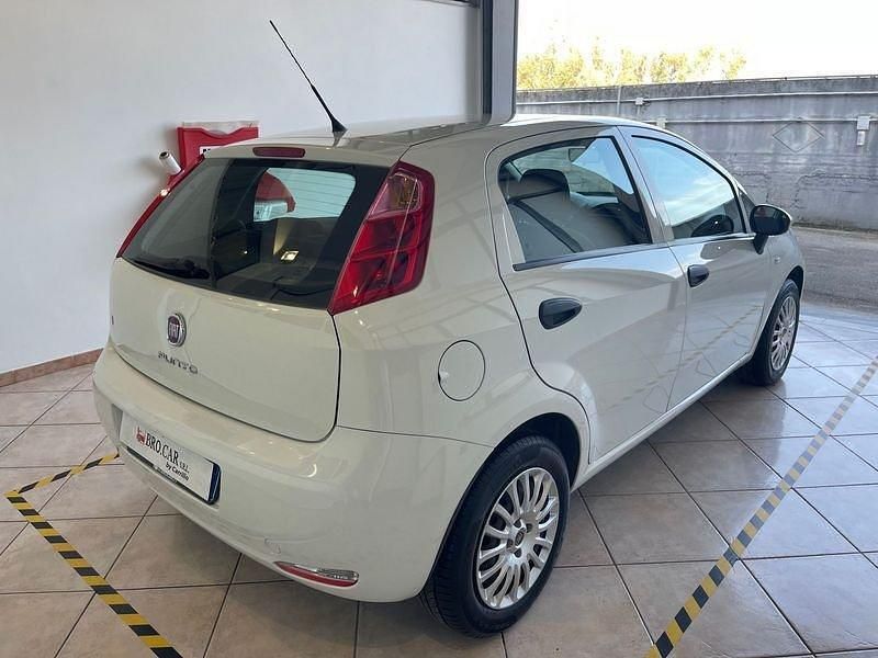 Usata Fiat Punto Young 69 CV (50 kW) 2016 Bianco Utilitaria