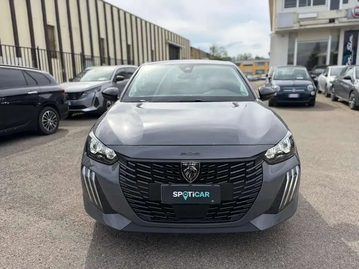 Usata Peugeot 208 Allure 101 CV (74 kW) 2025 Grigio Utilitaria