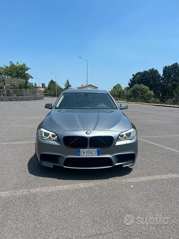 Grigio Usata 2013 BMW 520 Efficient Dynamics Tre volumi | 10.500 € (Buon prezzo) - Immagine 1/4