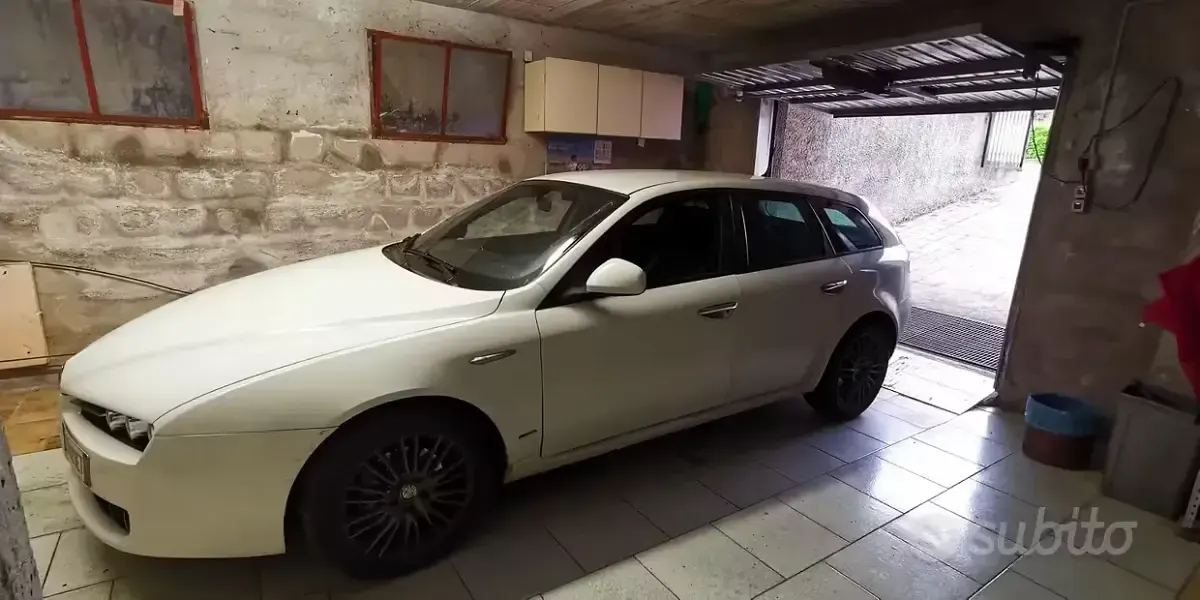 Käytetty Alfa Romeo 159 Distinctive 136 HP (100 kW) 2012 Valkoinen Farmari