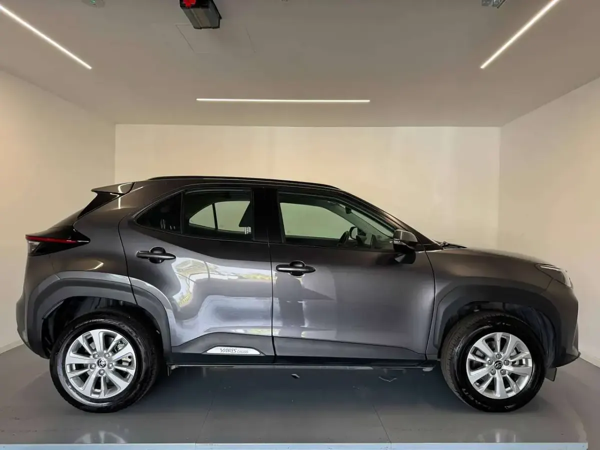 Usata Toyota Yaris Cross Active 92 CV (67 kW) 2025 Dark grey SUV