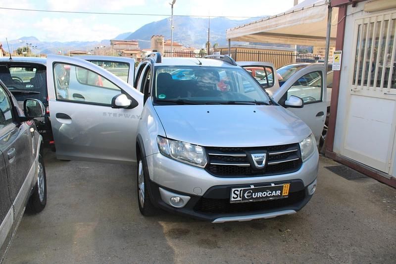 Usata Dacia Sandero Ambiance 89 CV (65 kW) 2015 Grigio Berlina