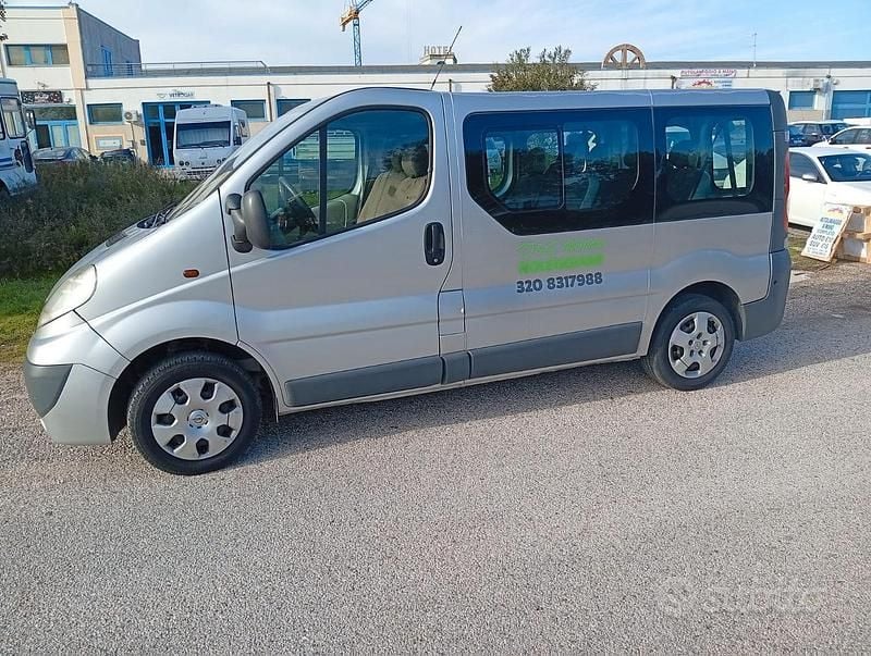 Usata Opel Vivaro 2009 Grigio Monovolume