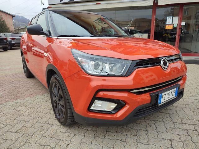 Usata Ssangyong (KGM) Tivoli 128 CV (94 kW) 2020 Arancione metallizzato SUV