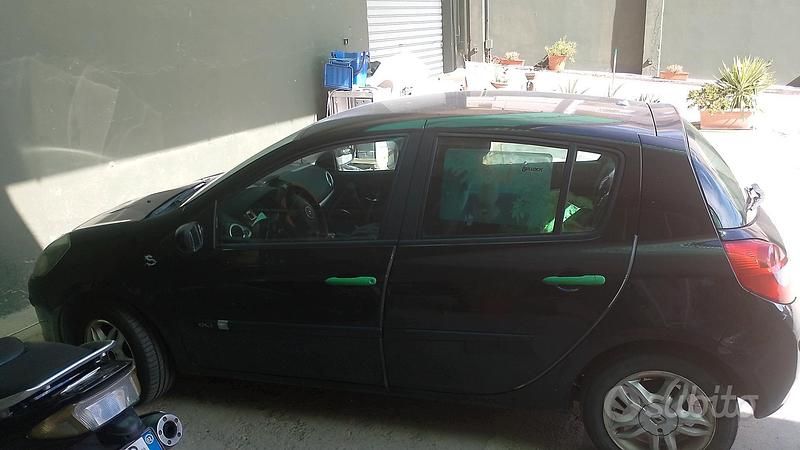 Usata Renault Clio II 70 CV (51 kW) 2006 Nero Berlina