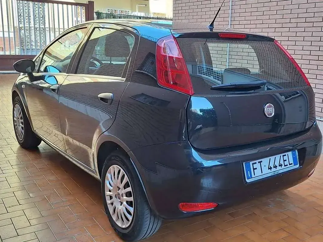 Usata Fiat Punto Street 69 CV (50 kW) 2018 Nero Utilitaria