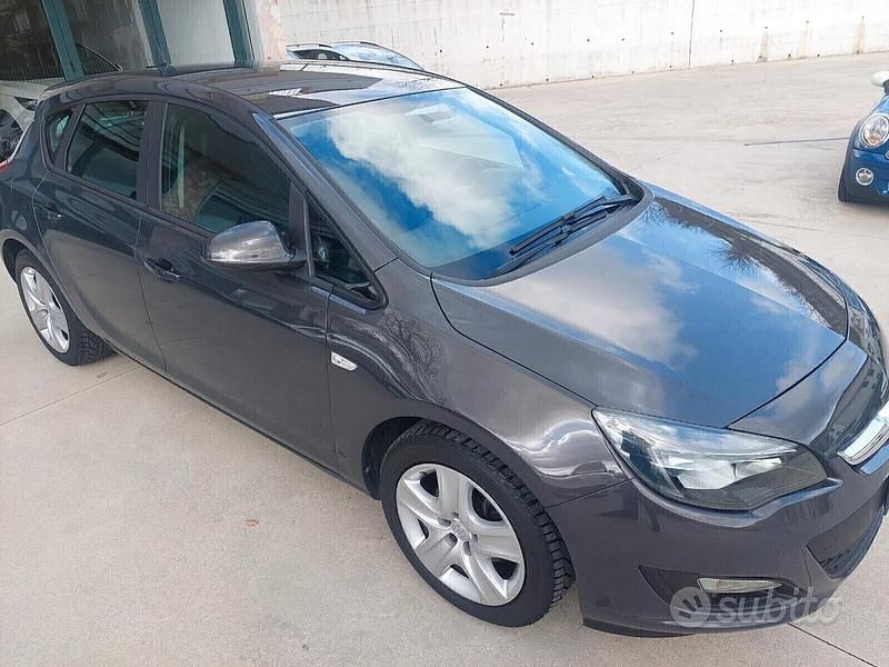 Usata Opel Astra 110 CV (80 kW) 2014 Grigio Berlina