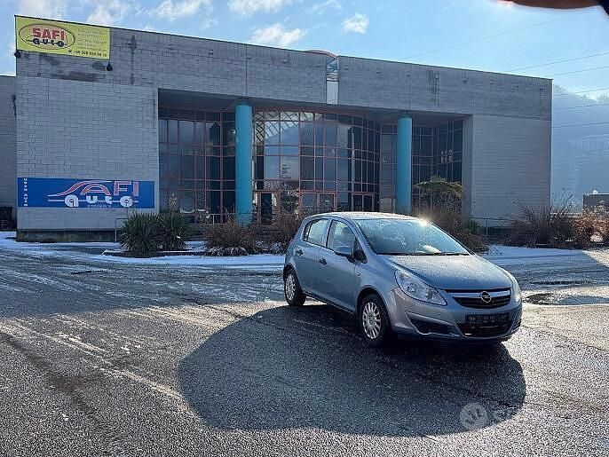 Usata Opel Corsa Cosmo 80 CV (58 kW) 2009 Grigio Utilitaria