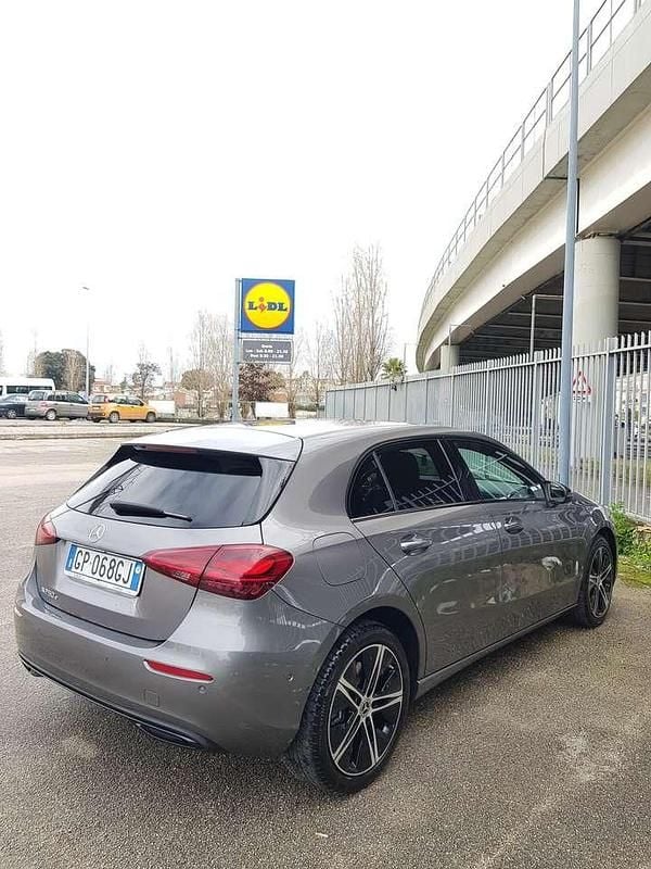 Usata Mercedes A250 Advanced 163 CV (119 kW) 2023 Grigio Berlina