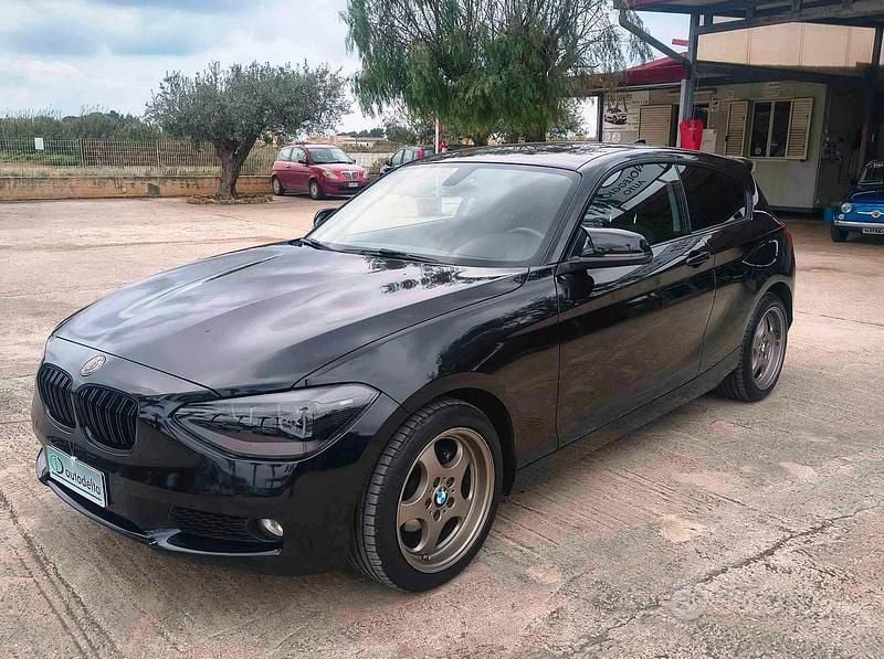 Usata BMW 118 Sport Line 142 CV (104 kW) 2013 Nero Utilitaria
