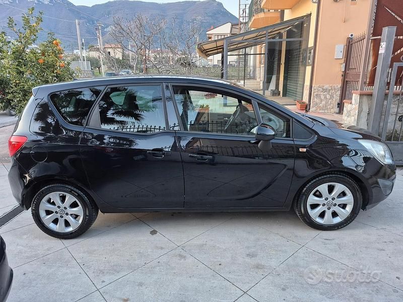 Usata Opel Meriva 95 CV (69 kW) 2013 Nero Monovolume