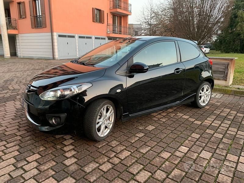 Usata Mazda 2 86 CV (63 kW) 2010 Nero Utilitaria