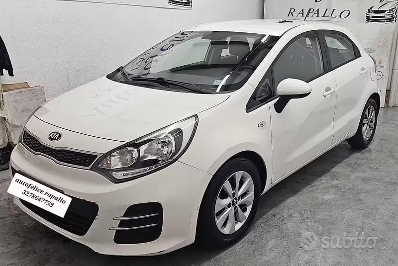 Usata Kia Rio Active 84 CV (61 kW) 2016 Bianco Utilitaria