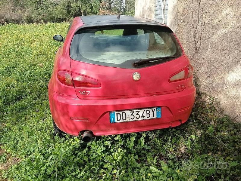 Usata Alfa Romeo 147 116 CV (85 kW) 2005 Rosso Utilitaria