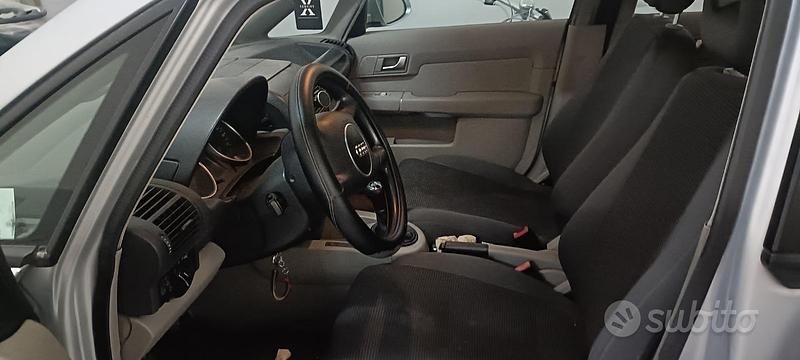 Usata Audi A2 75 CV (55 kW) 2002 Grigio Utilitaria