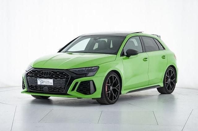 Verde kyalami Usata 2024 Audi RS3 Sportback Ambiente Due volumi | 68.900 € (Molto cara) - Immagine 1/4