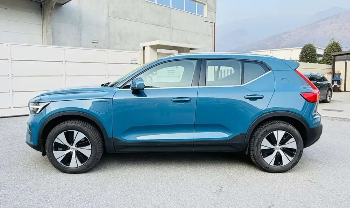 Usata Volvo XC40 Plus 129 CV (94 kW) 2023 Blu SUV