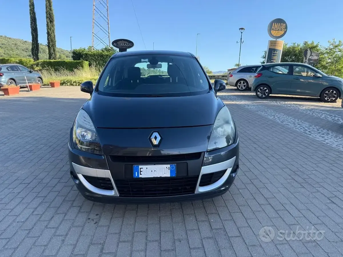 Usata Renault Scénic Luxe 110 CV (80 kW) 2011 Nero Monovolume