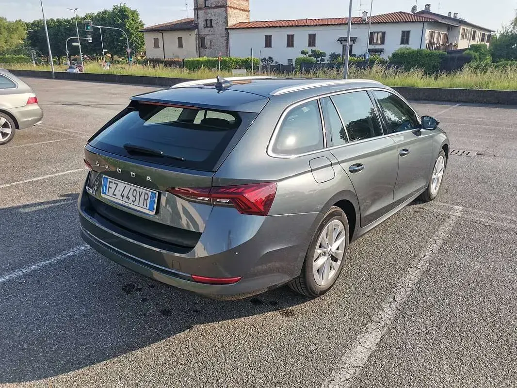 Usata Skoda Octavia Style 150 CV (110 kW) 2020 Grigio Station wagon