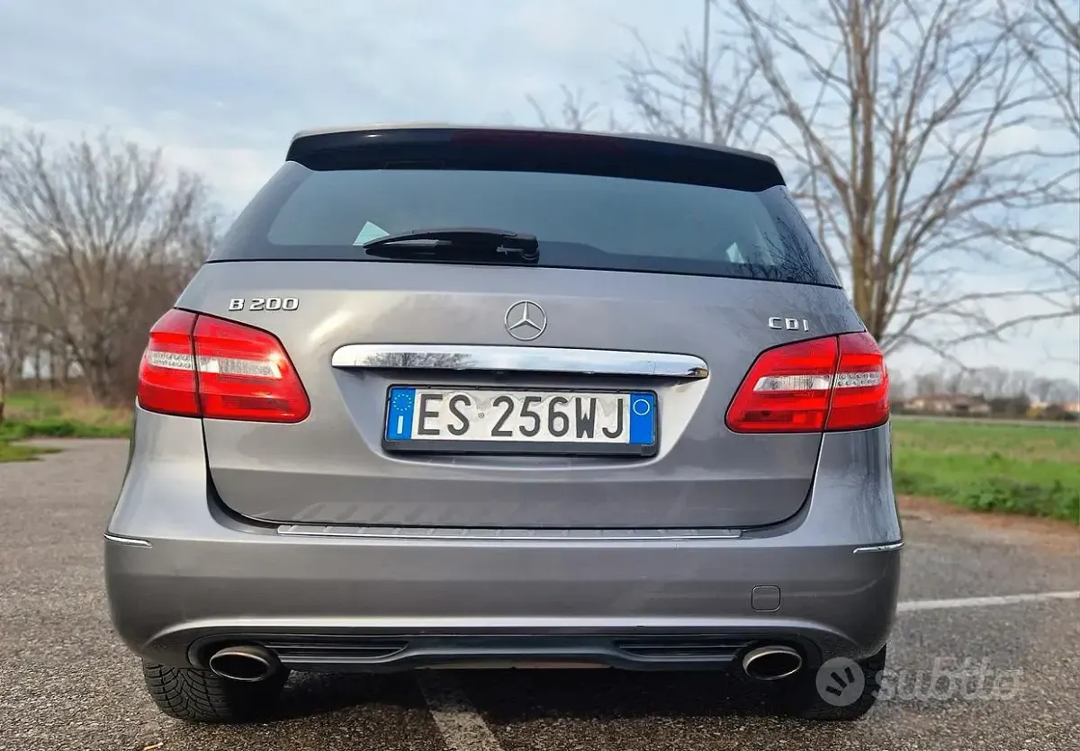 Usata Mercedes B200 136 CV (100 kW) 2013 Grigio Utilitaria