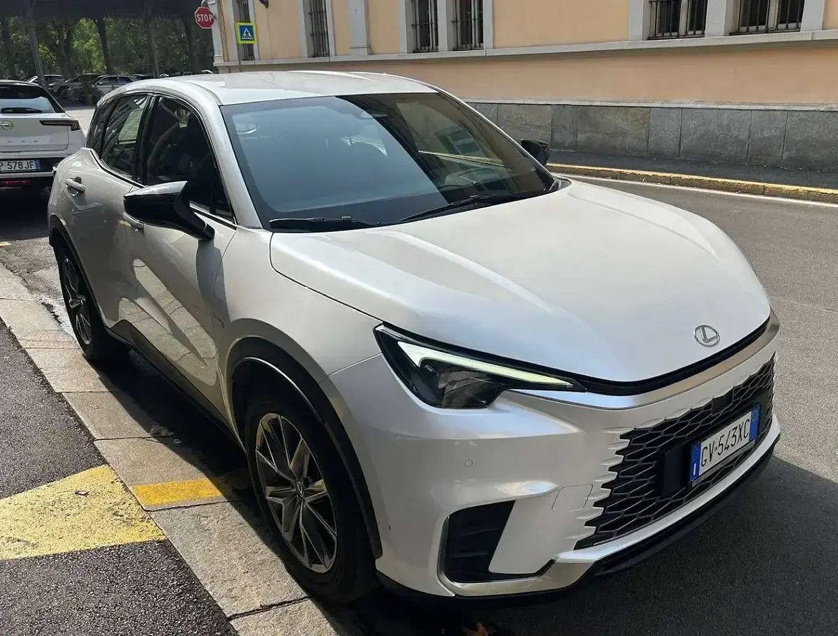 Usata Lexus LBX 91 CV (66 kW) 2024 Bianco SUV