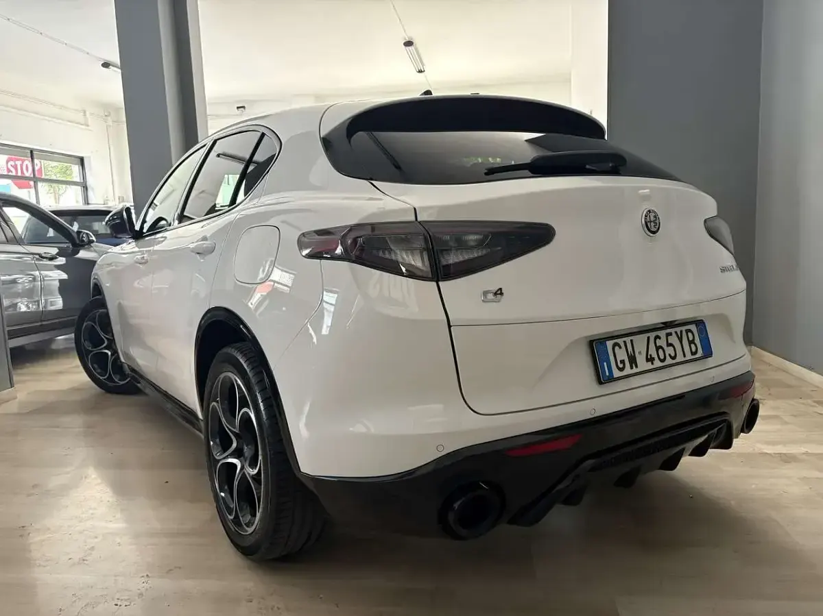 Usata Alfa Romeo Stelvio Veloce 209 CV (153 kW) 2024 Bianco SUV