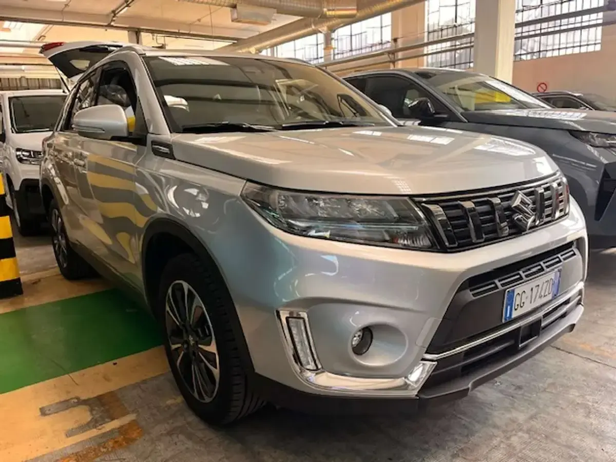Usata Suzuki Vitara 116 CV (85 kW) 2021 Argento SUV