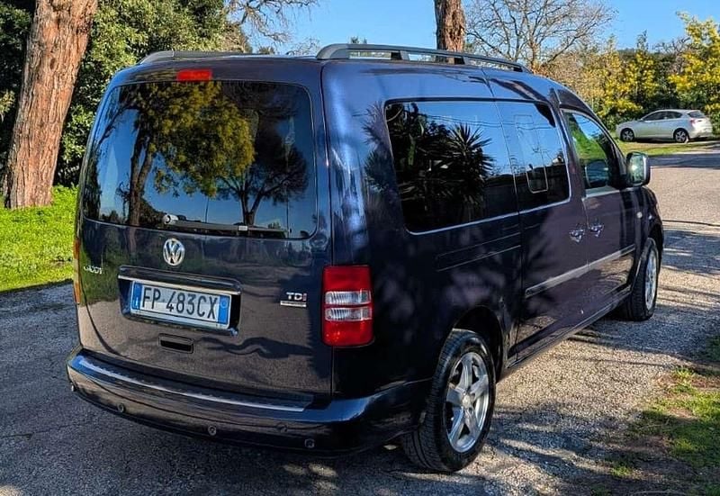 Usata VW Caddy Maxi Highline 102 CV (75 kW) 2012 Blu/azzurro Monovolume