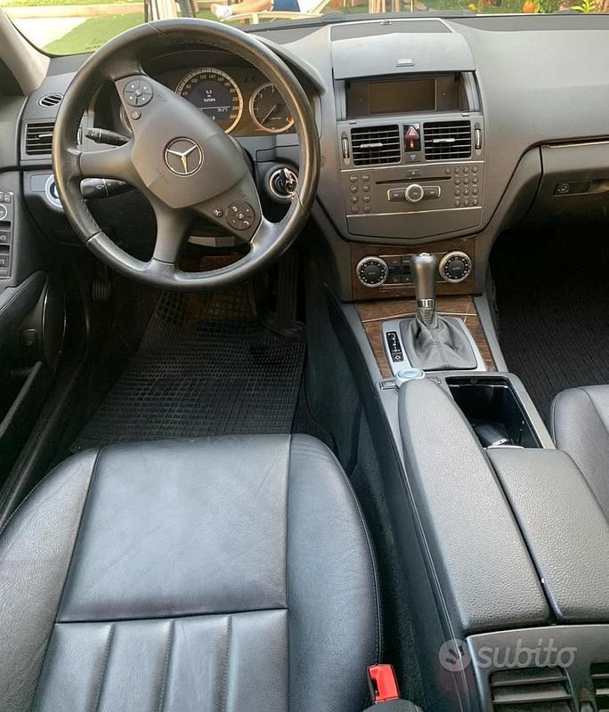 Usata Mercedes C220 170 CV (125 kW) 2009 Grigio Berlina
