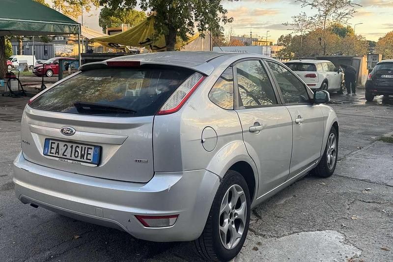 Usata 2010 Ford Focus Titanium Tre volumi | 900 € (Super prezzo) - Immagine 1/4