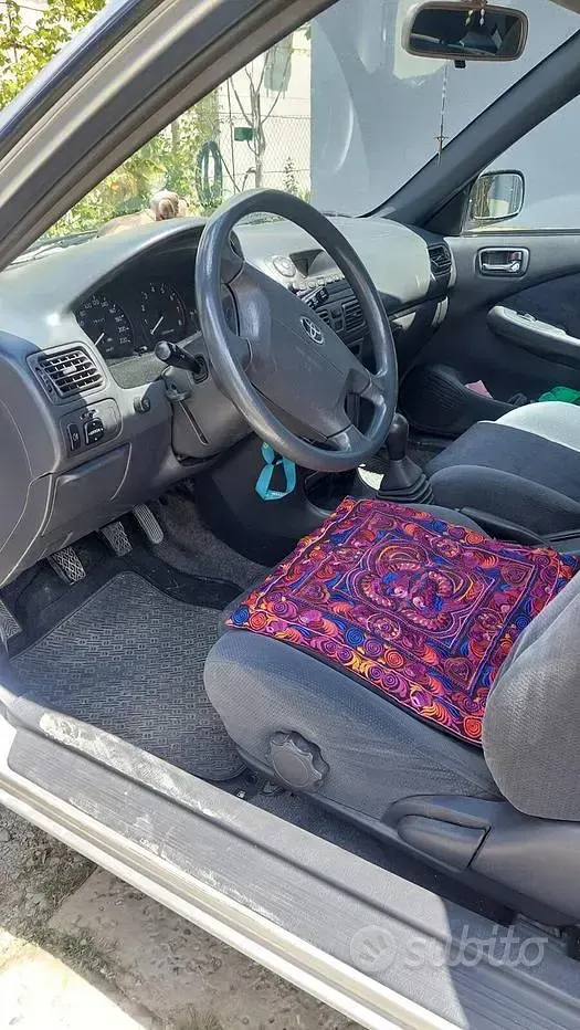 Usata Toyota Corolla 97 CV (71 kW) 2000 Grigio Berlina