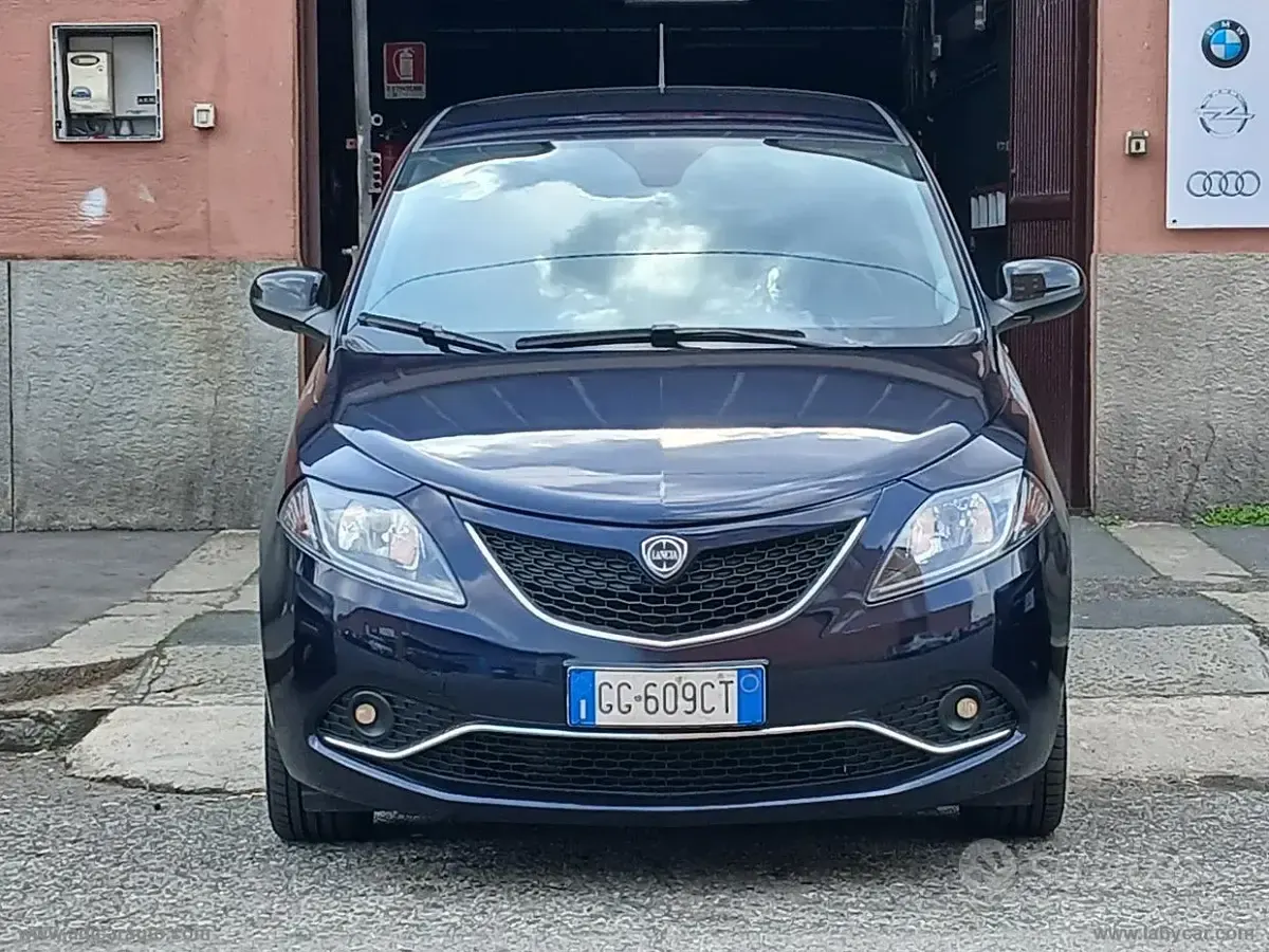 Usata Lancia Ypsilon 69 CV (50 kW) 2021 Blu Utilitaria