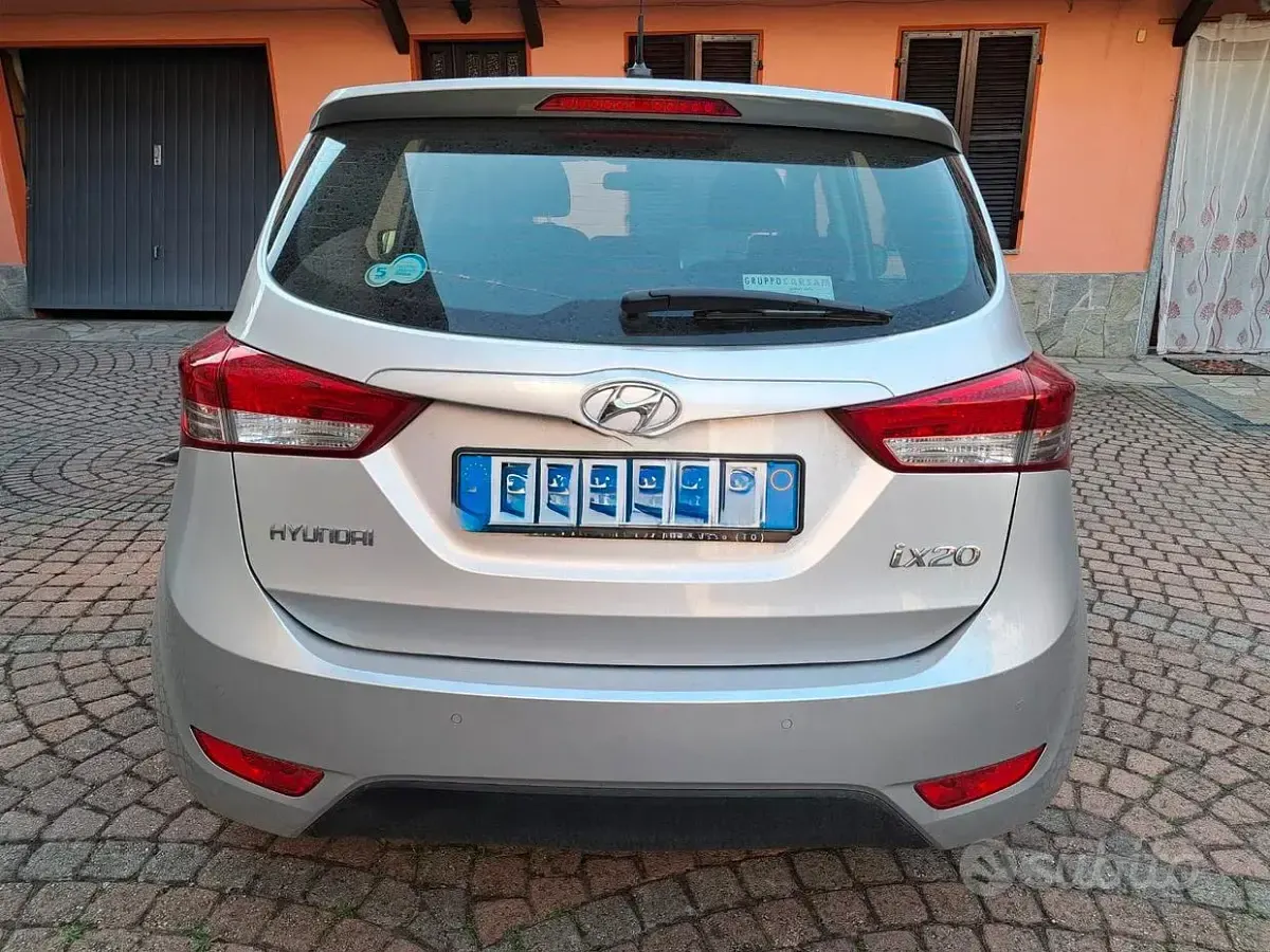 Usata Hyundai ix20 90 CV (66 kW) 2016 Grigio Utilitaria