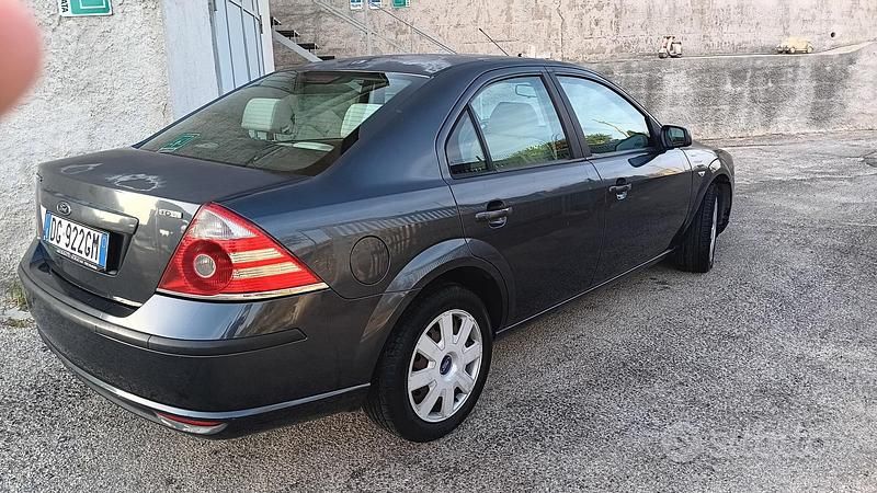 Usata Ford Mondeo 131 CV (96 kW) 2007 Grigio Berlina