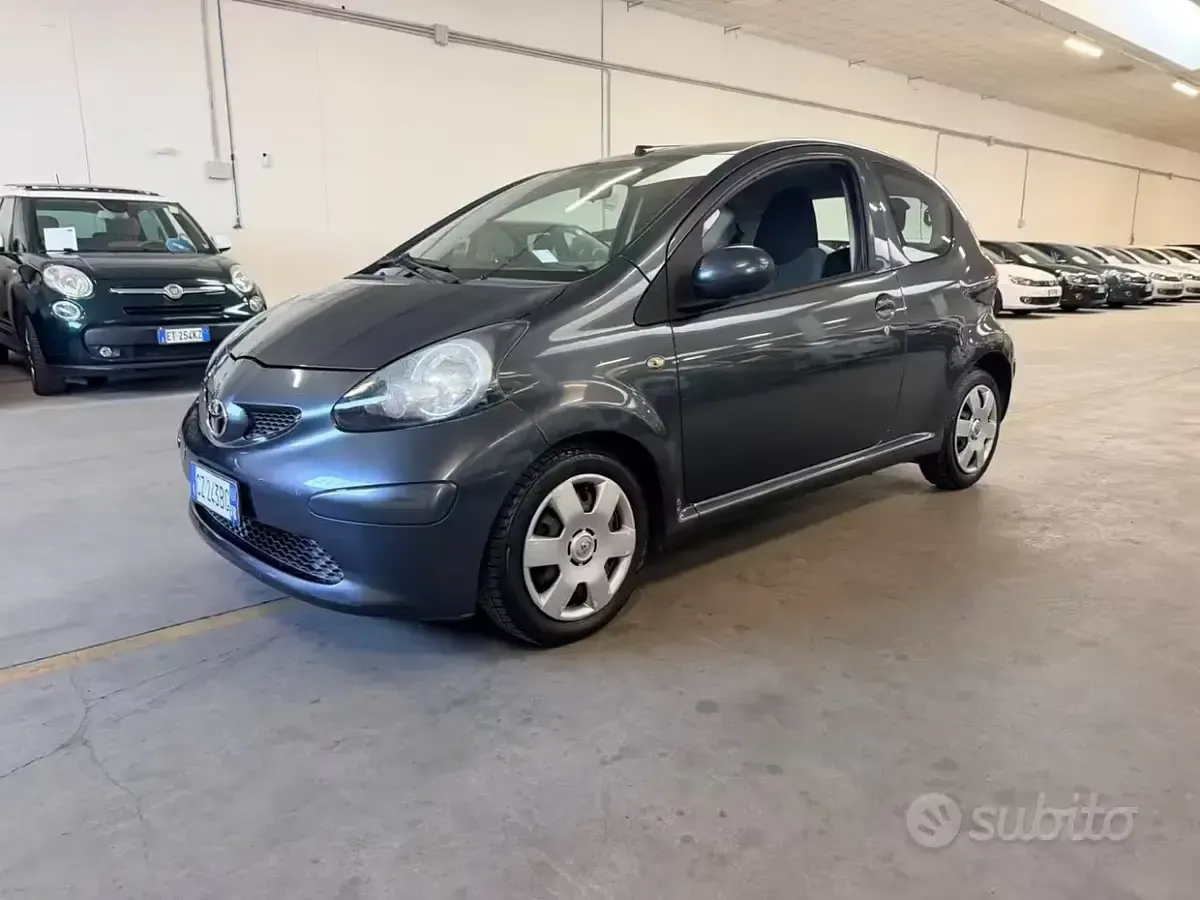 Usata Toyota Aygo Sol 68 CV (50 kW) 2005 Blu Utilitaria