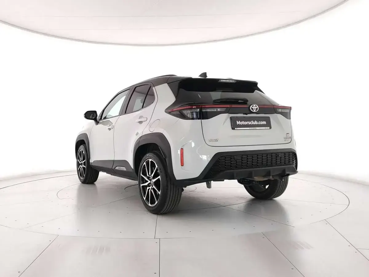 Usata Toyota Yaris Cross Sport 92 CV (67 kW) 2023 Grigio SUV