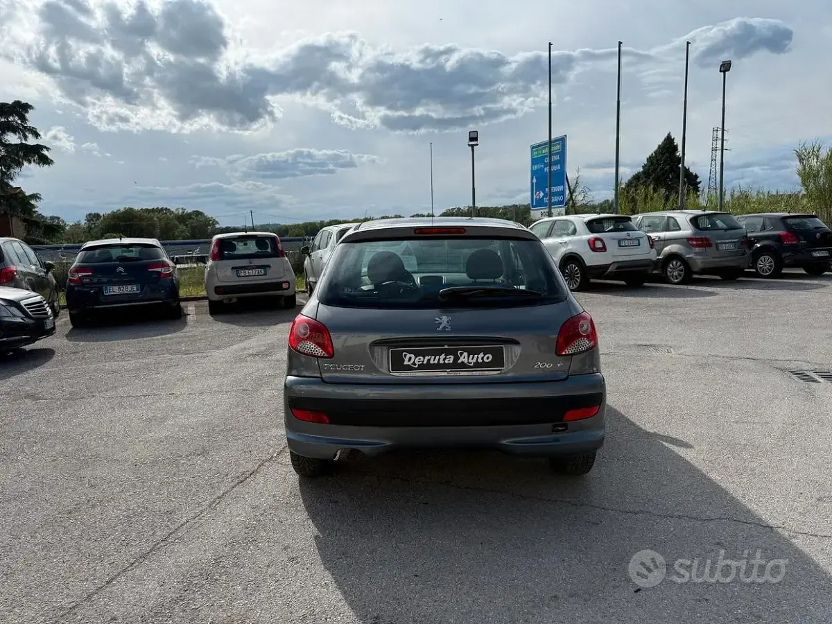 Usata Peugeot 206 60 CV (44 kW) 2011 Grigio Berlina